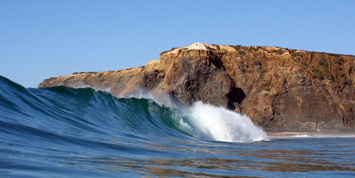 Discover new surf spots with us 